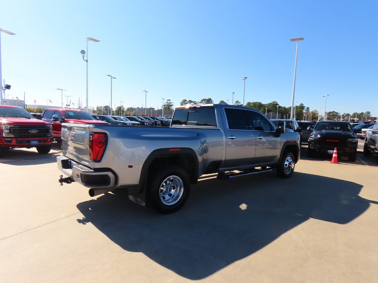 Used 2025 GMC Sierra 3500 Denali w/ Denali Reserve Package image 11