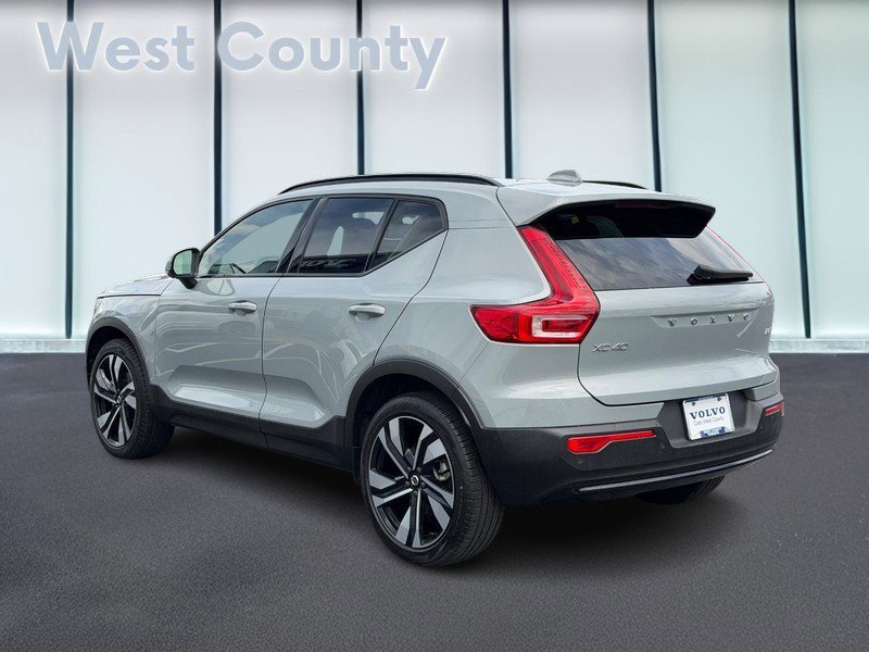 Certified 2025 Volvo XC40 B5 Plus AWD/4WD image 7