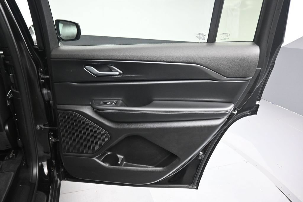 Used 2025 Jeep Grand Cherokee L Altitude AWD/4WD image 44