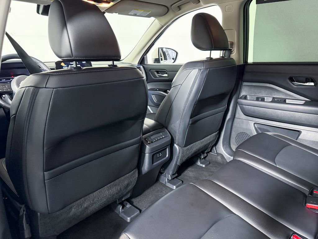 Certified 2024 Nissan Pathfinder SL image 42