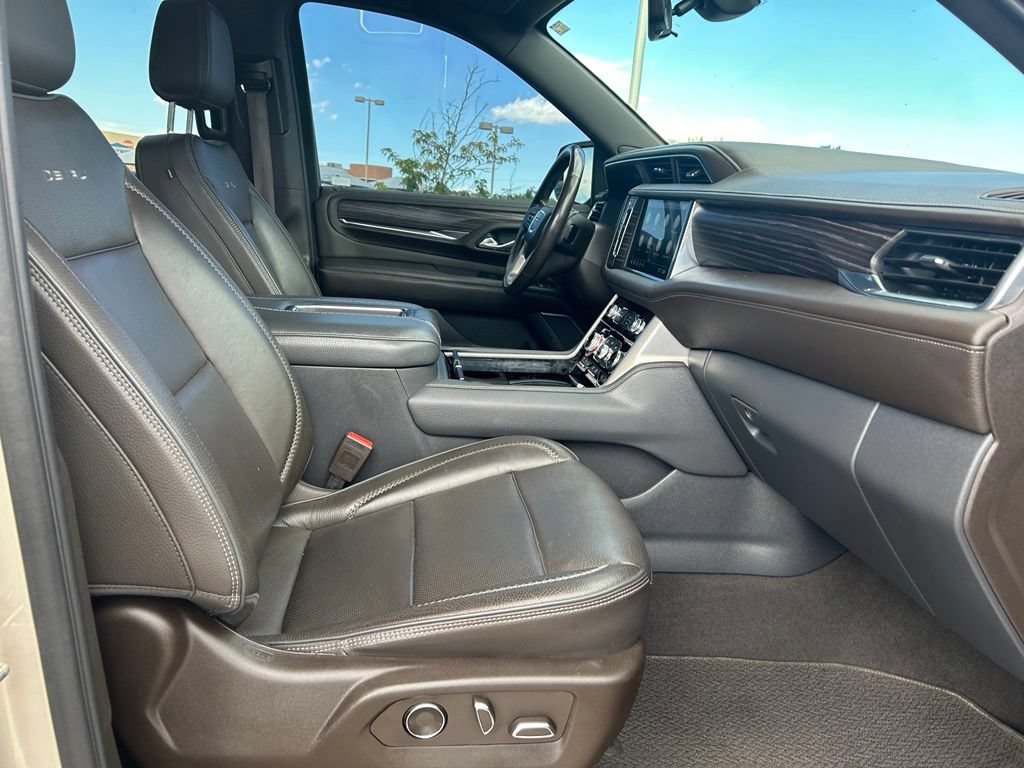 Used 2021 GMC Yukon Denali w/ Advanced Technology Package AWD/4WD image 29
