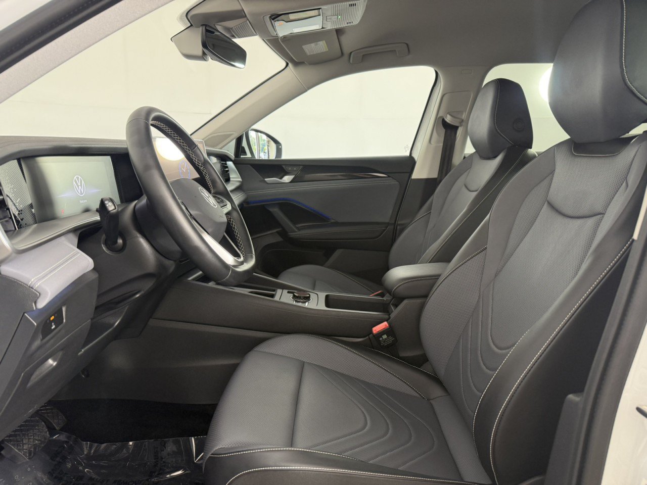 Used 2026 Volkswagen Tiguan SE FWD image 14