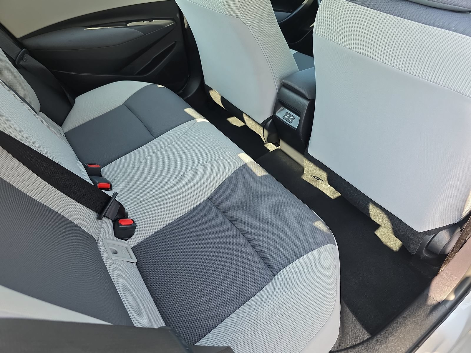 Used 2025 Toyota Corolla LE FWD image 11