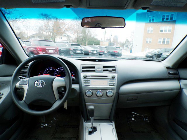 Used 2011 Toyota Camry LE image 9