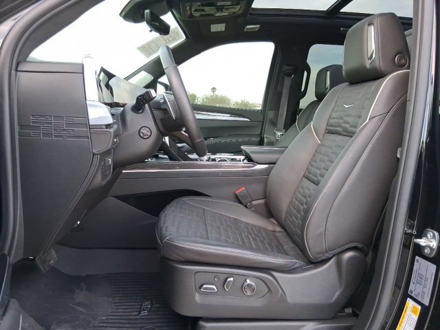 Used 2025 Cadillac Escalade ESV V image 16