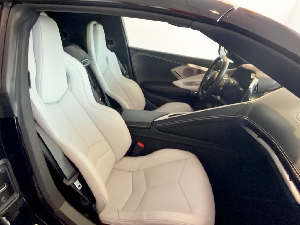 Used 2024 Chevrolet Corvette Z06 RWD image 30
