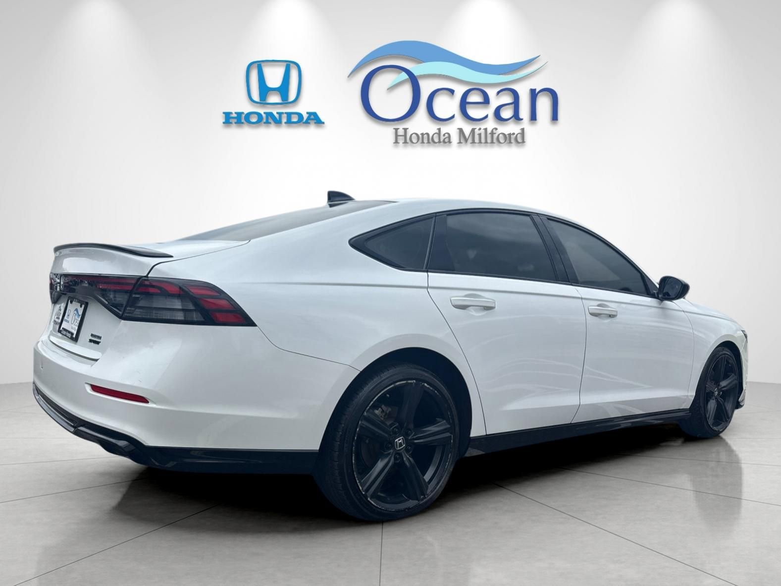 Used 2023 Honda Accord Sport image 3