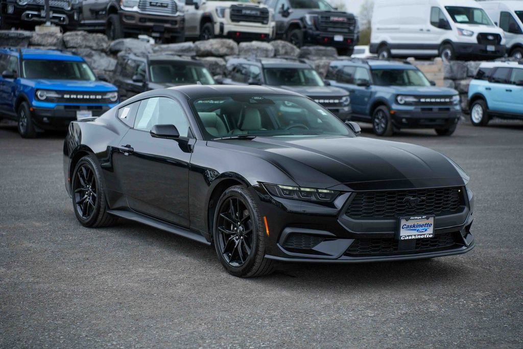 Used 2025 Ford Mustang Premium RWD image 3