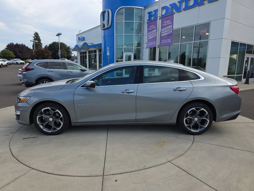 Used 2023 Chevrolet Malibu LT image 3