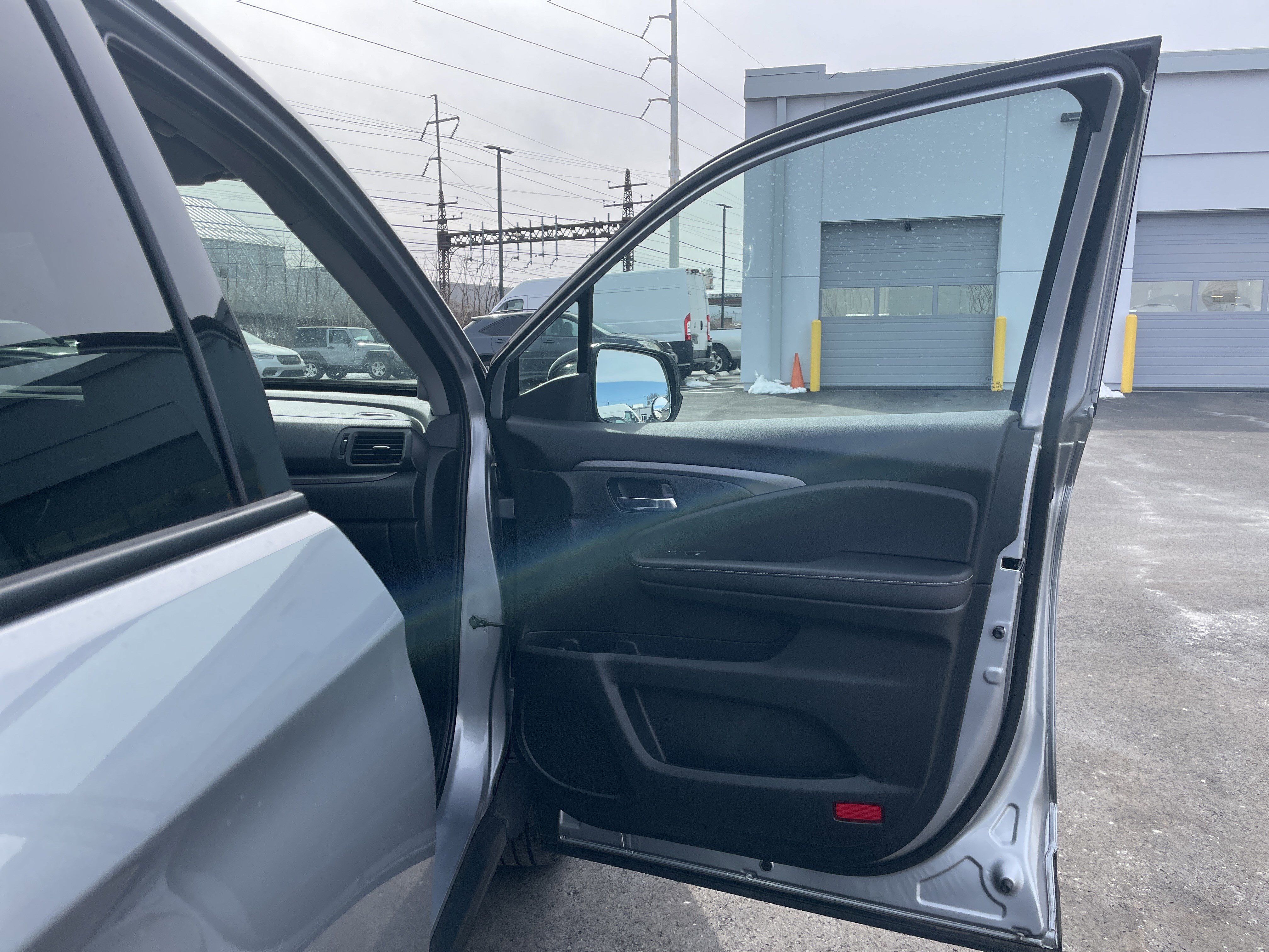 Used 2023 Honda Ridgeline Sport image 9