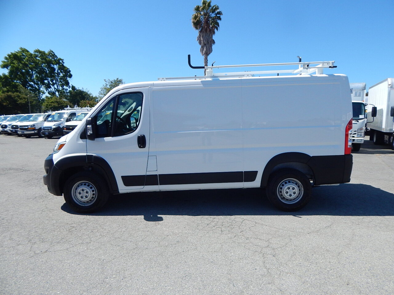 Used 2025 RAM ProMaster 2500 w/ U-Haul Equipment Group FWD image 5