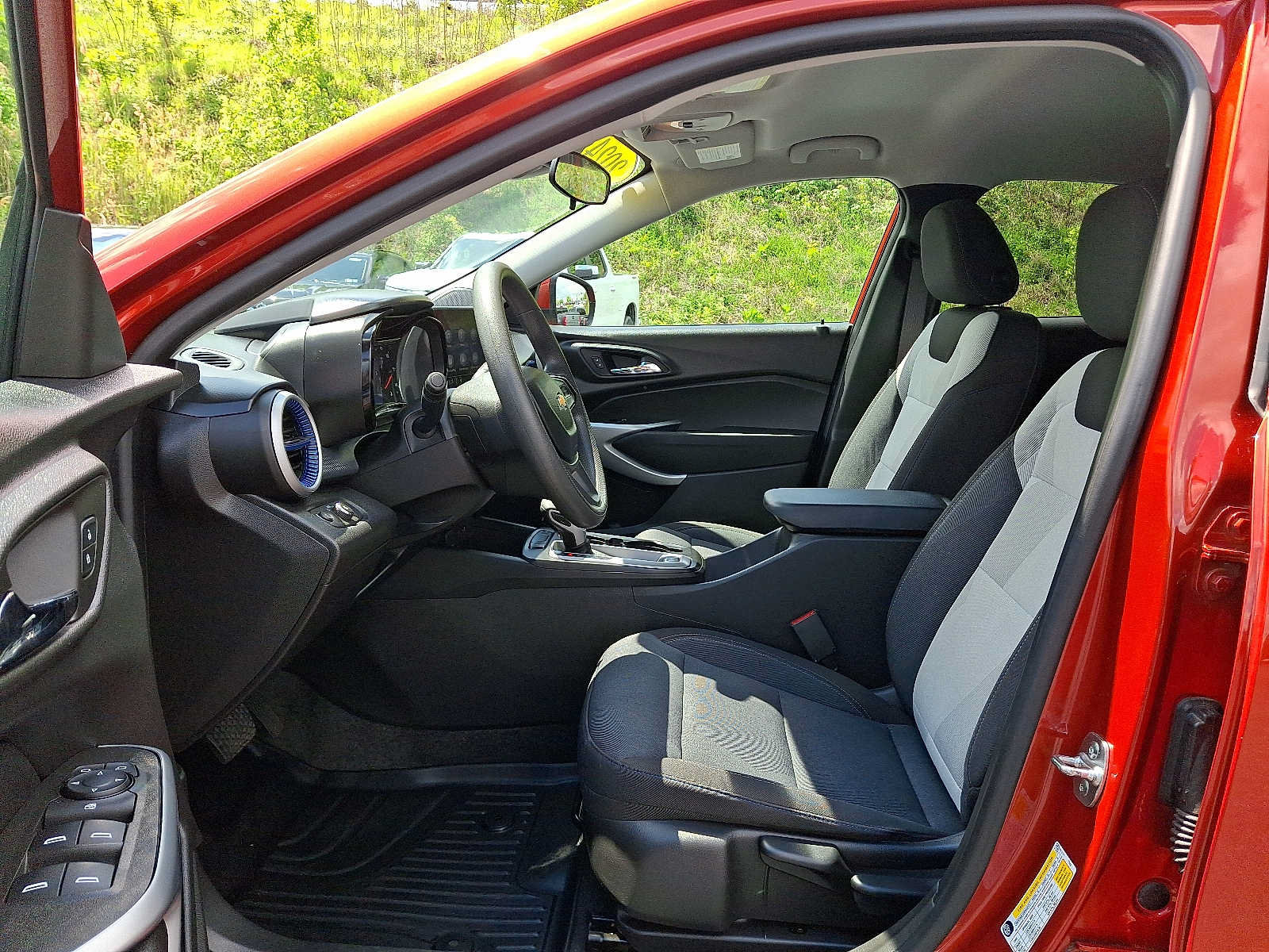 Used 2024 Chevrolet Trax LS w/ LS Convenience Package FWD image 13