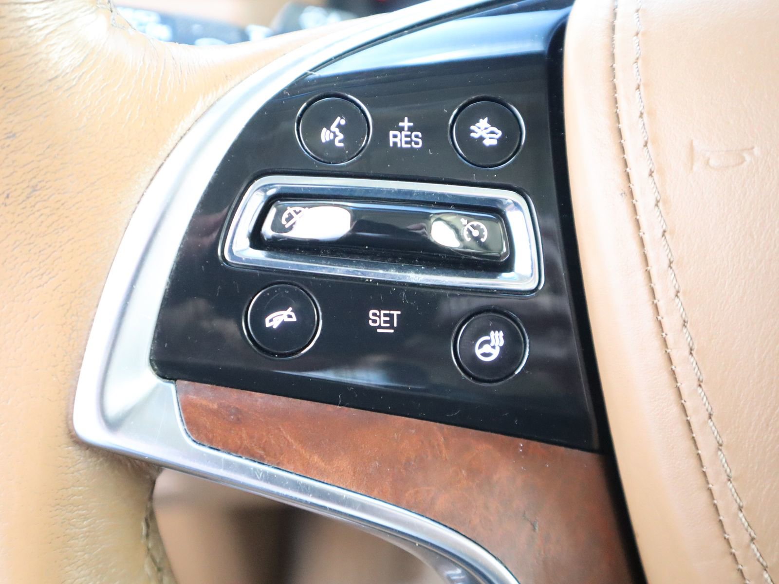 Used 2016 Cadillac Escalade Platinum AWD/4WD image 33