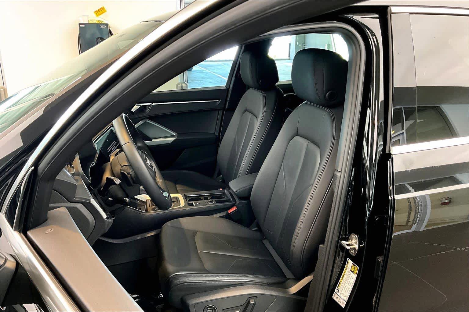 Used 2024 Audi Q3 2.0T Premium w/ Convenience Package AWD/4WD image 8