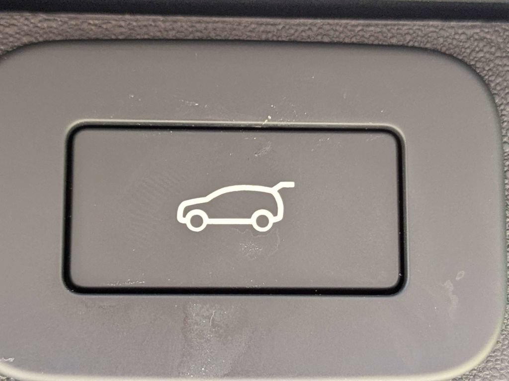 Used 2024 Land Rover Discovery Dynamic SE AWD/4WD image 13