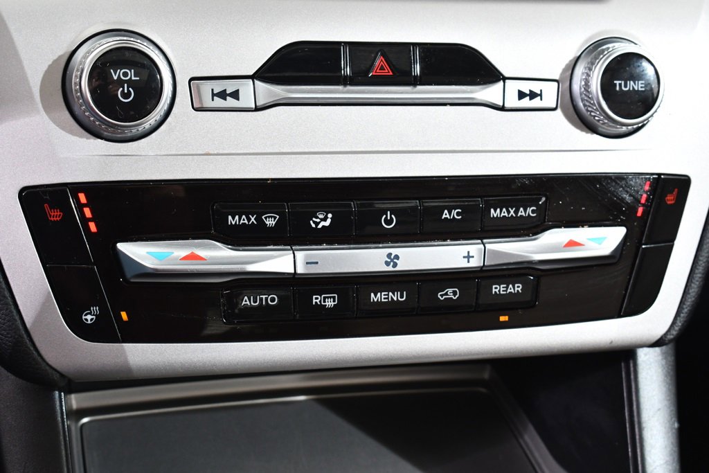 Used 2022 Ford Explorer XLT w/ Equipment Group 202A image 30