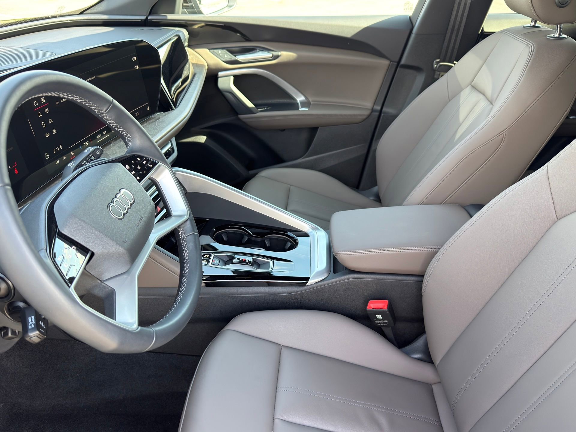 Certified 2025 Audi Q5 Premium w/ Convenience Package image 9