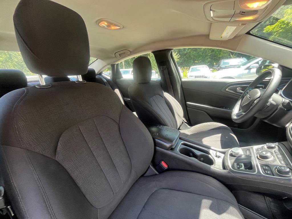 Used 2015 Chrysler 200 Limited FWD image 34