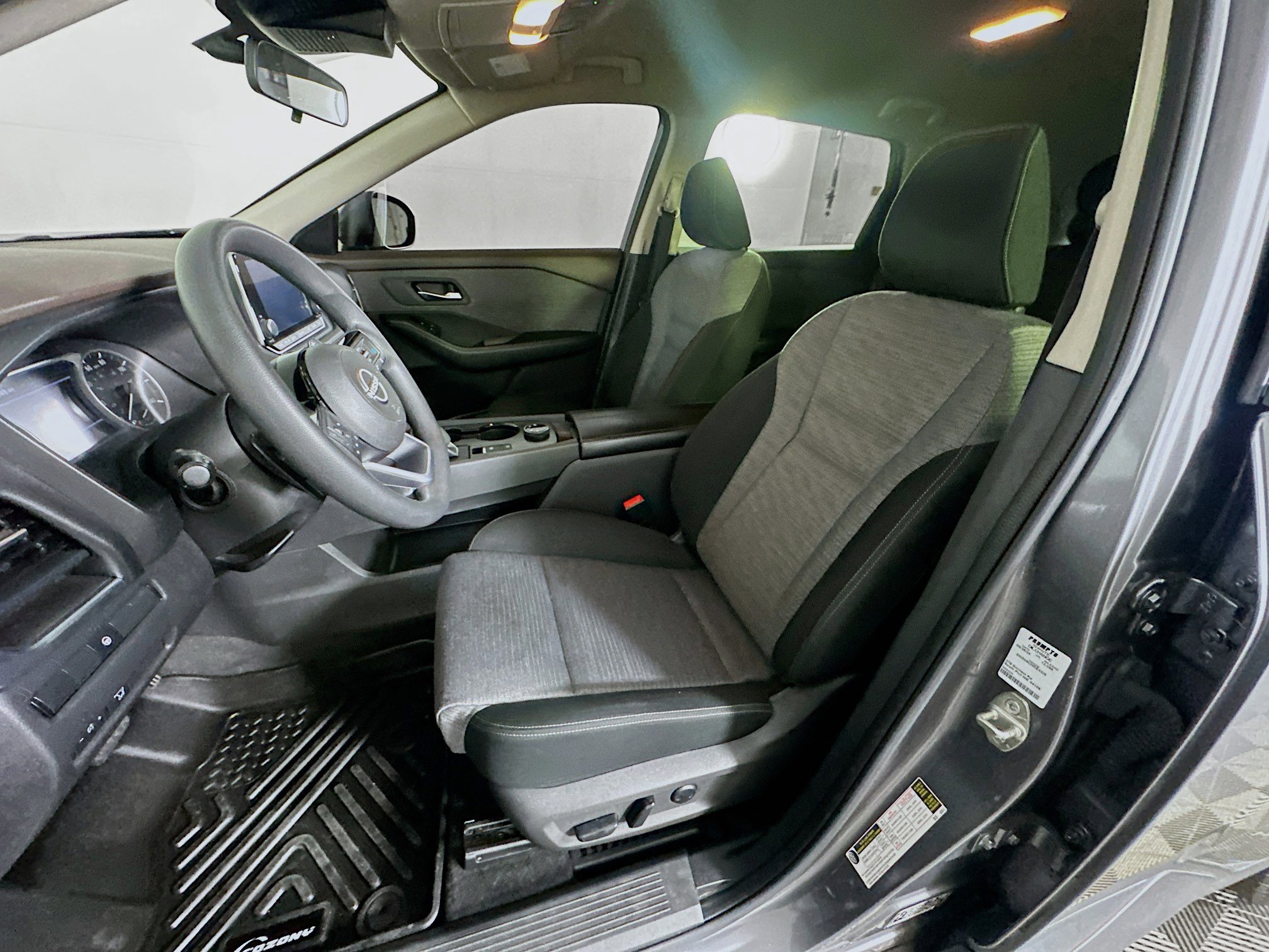 Used 2023 Nissan Rogue SV image 13