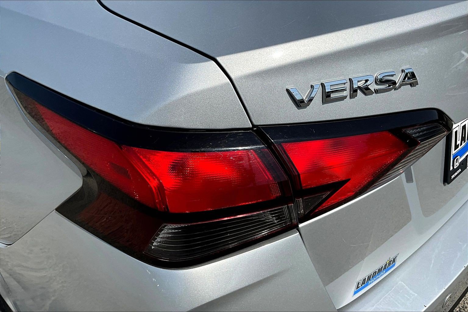 Used 2021 Nissan Versa SV FWD image 31