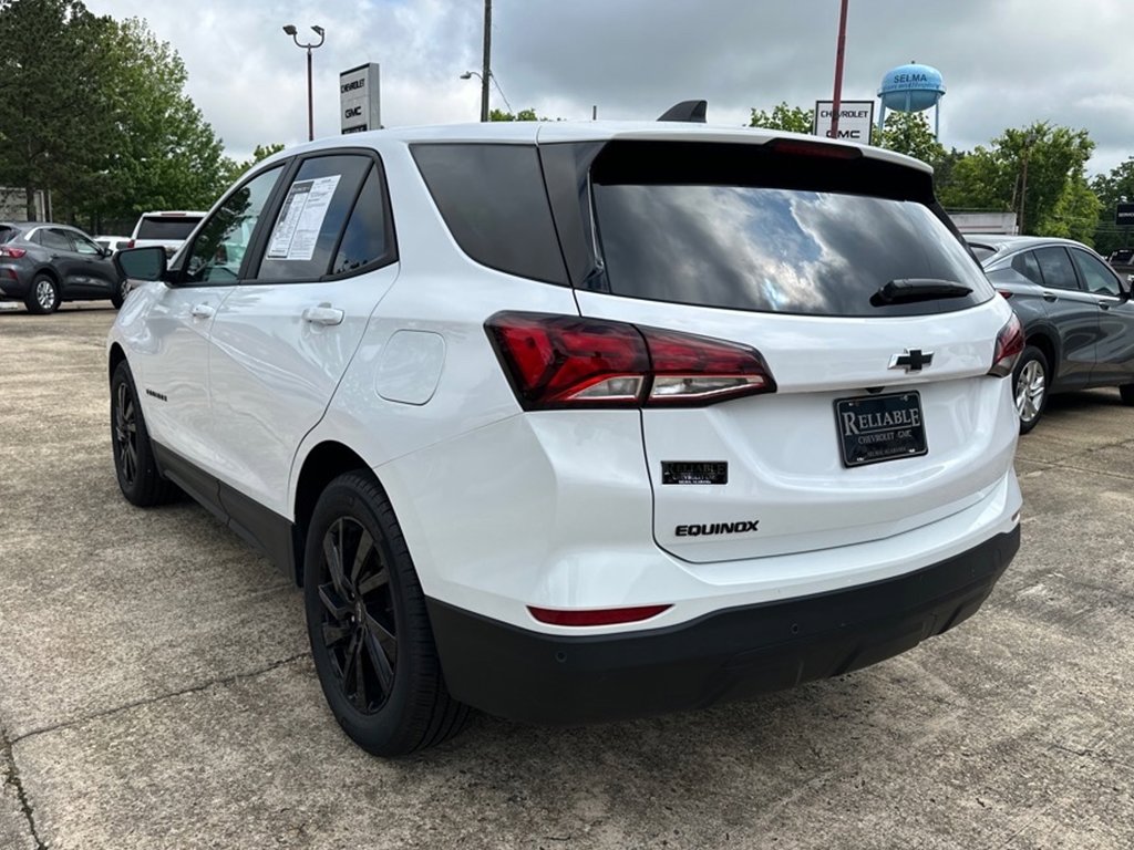 Used 2023 Chevrolet Equinox LS w/ LS Convenience Package image 4