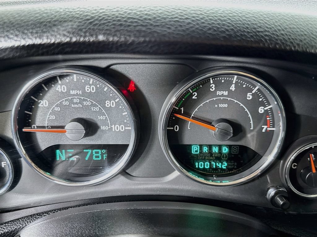 Used 2012 Jeep Wrangler Unlimited Sport w/ Connectivity Group AWD/4WD image 18