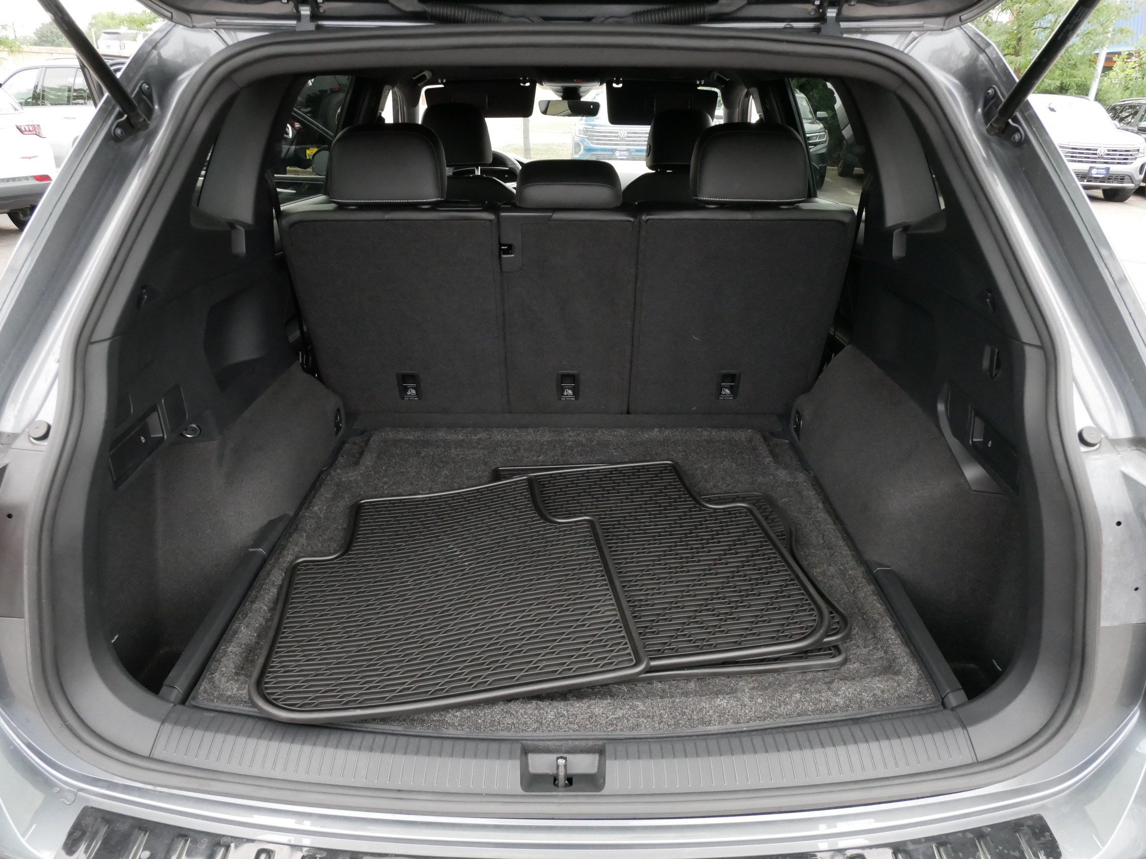 Certified 2023 Volkswagen Tiguan SE R-Line AWD/4WD image 18