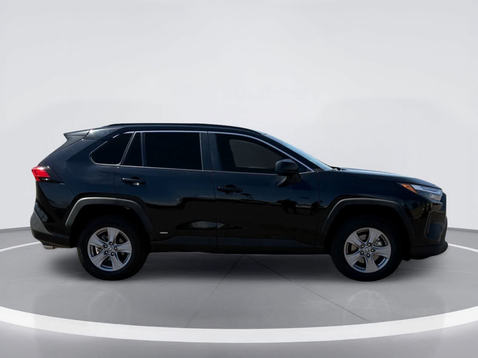 Used 2023 Toyota RAV4 LE AWD/4WD image 9