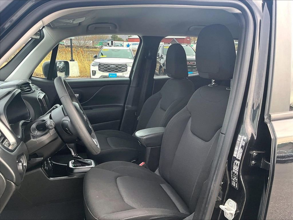 Used 2023 Jeep Renegade Latitude image 10