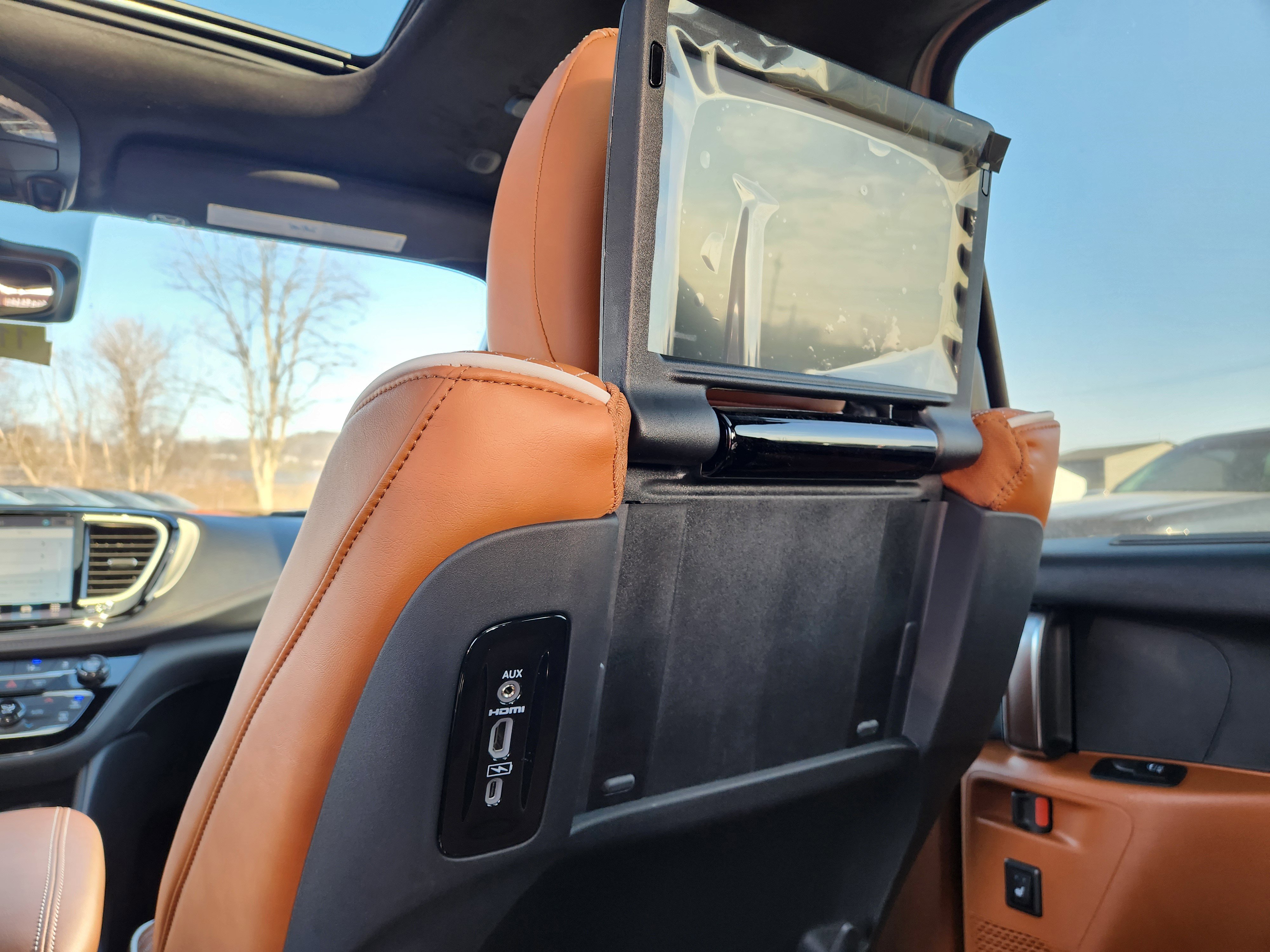 New 2026 Chrysler Pacifica Pinnacle image 10