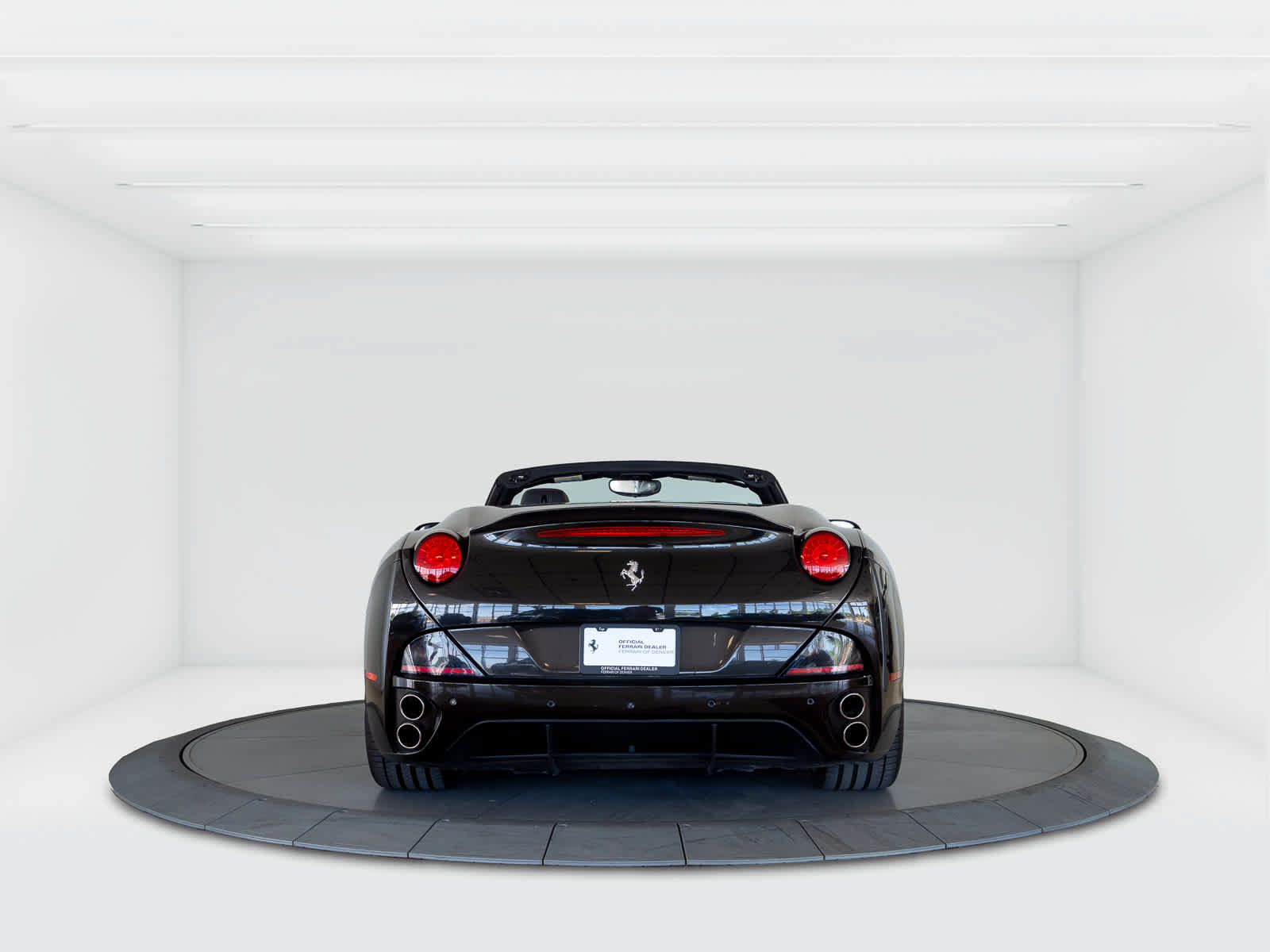 Used 2014 Ferrari California RWD image 4
