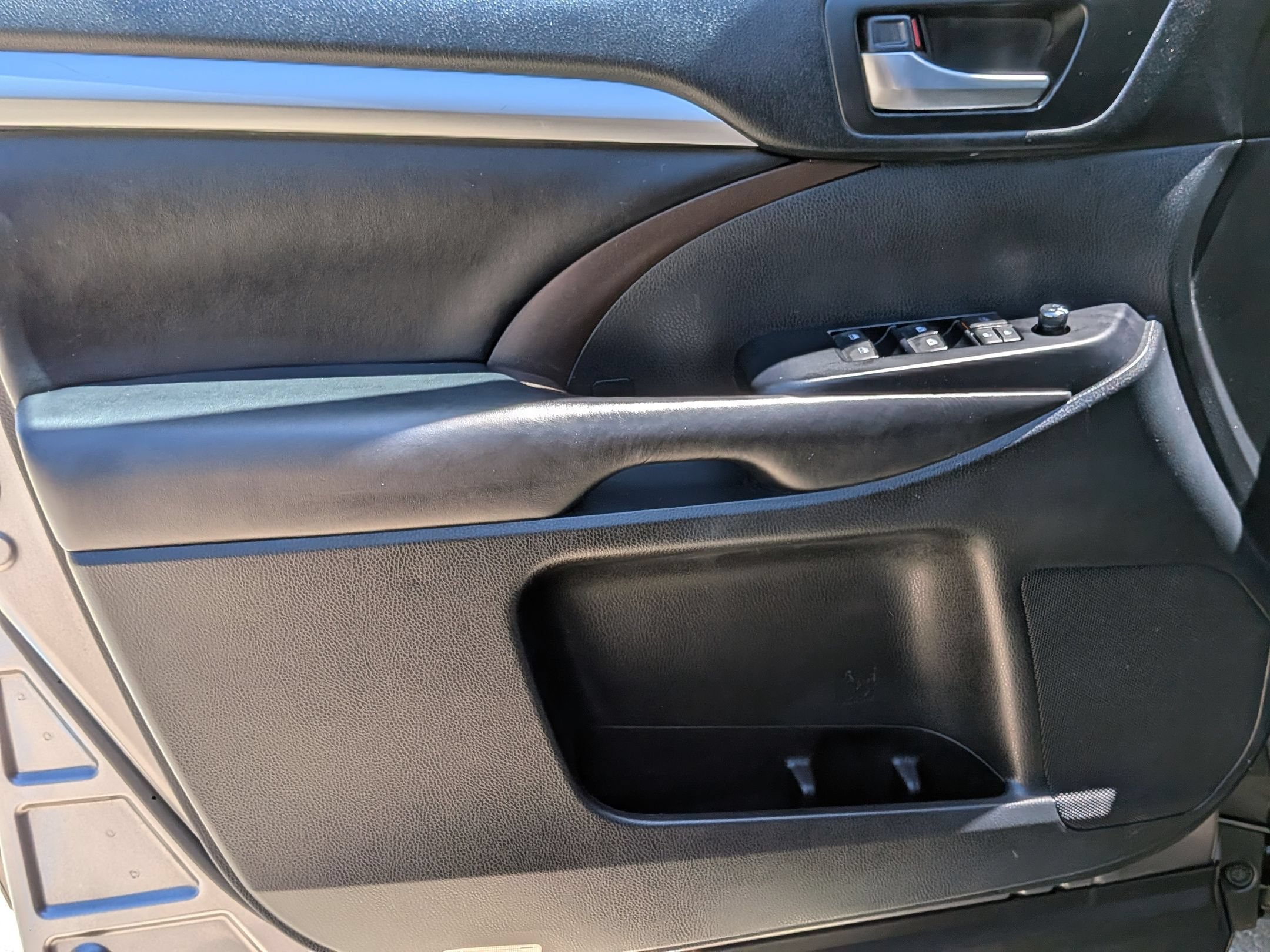 Used 2019 Toyota Highlander XLE AWD/4WD image 12