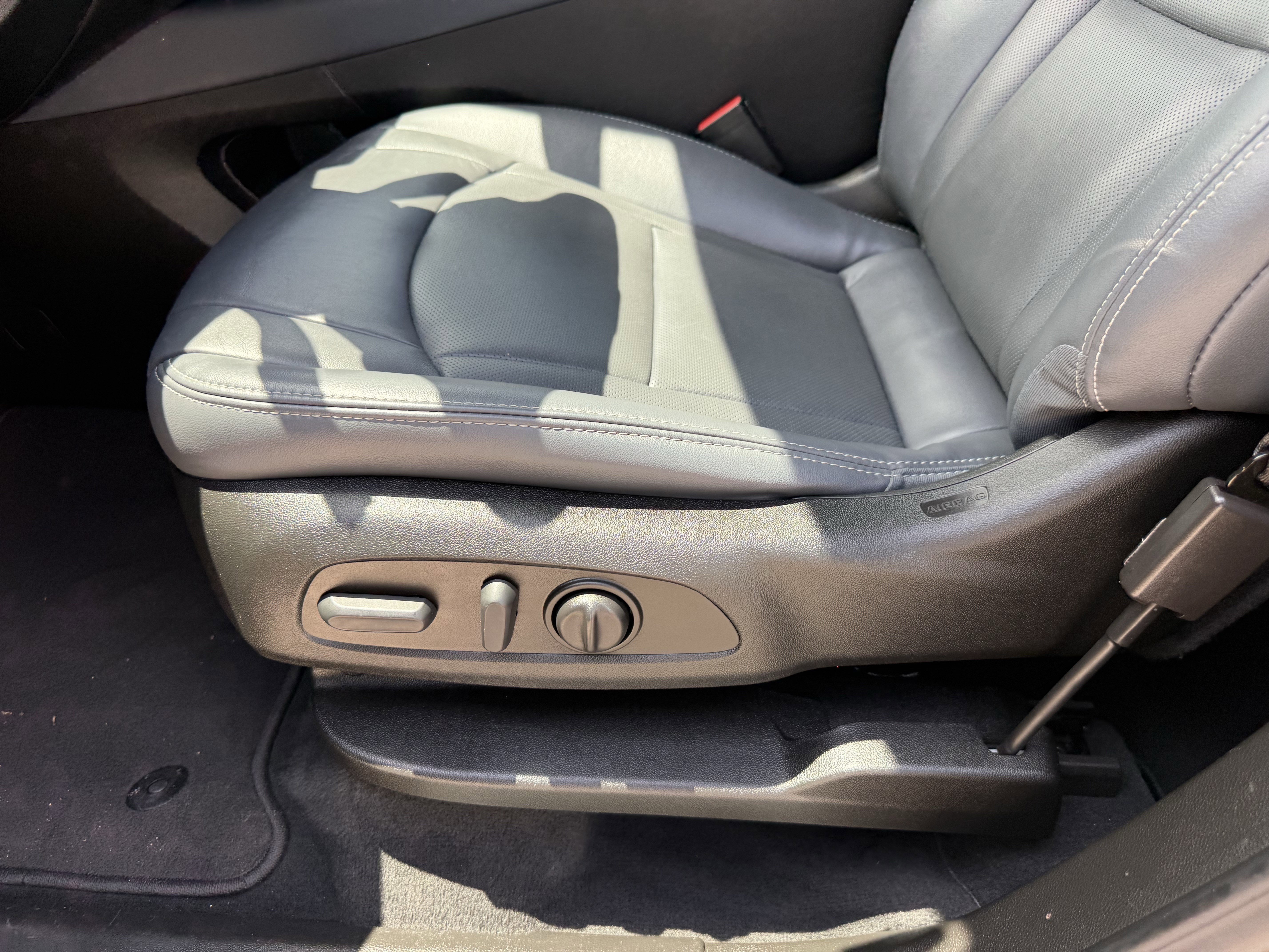 Used 2023 Buick Enclave Essence w/ Sport Touring Edition FWD image 28