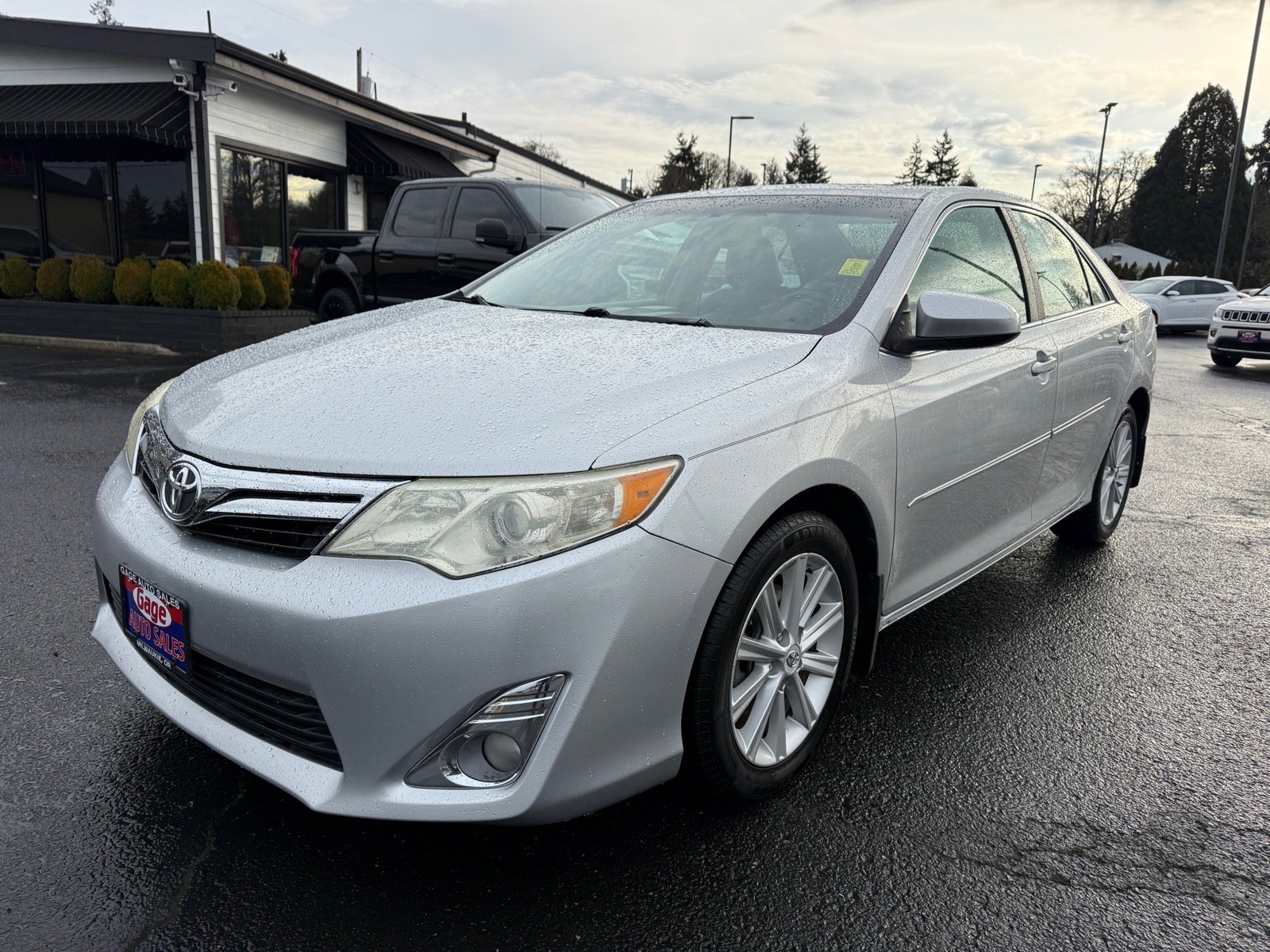 Used 2013 Toyota Camry XLE w/ Leather Pkg image 2