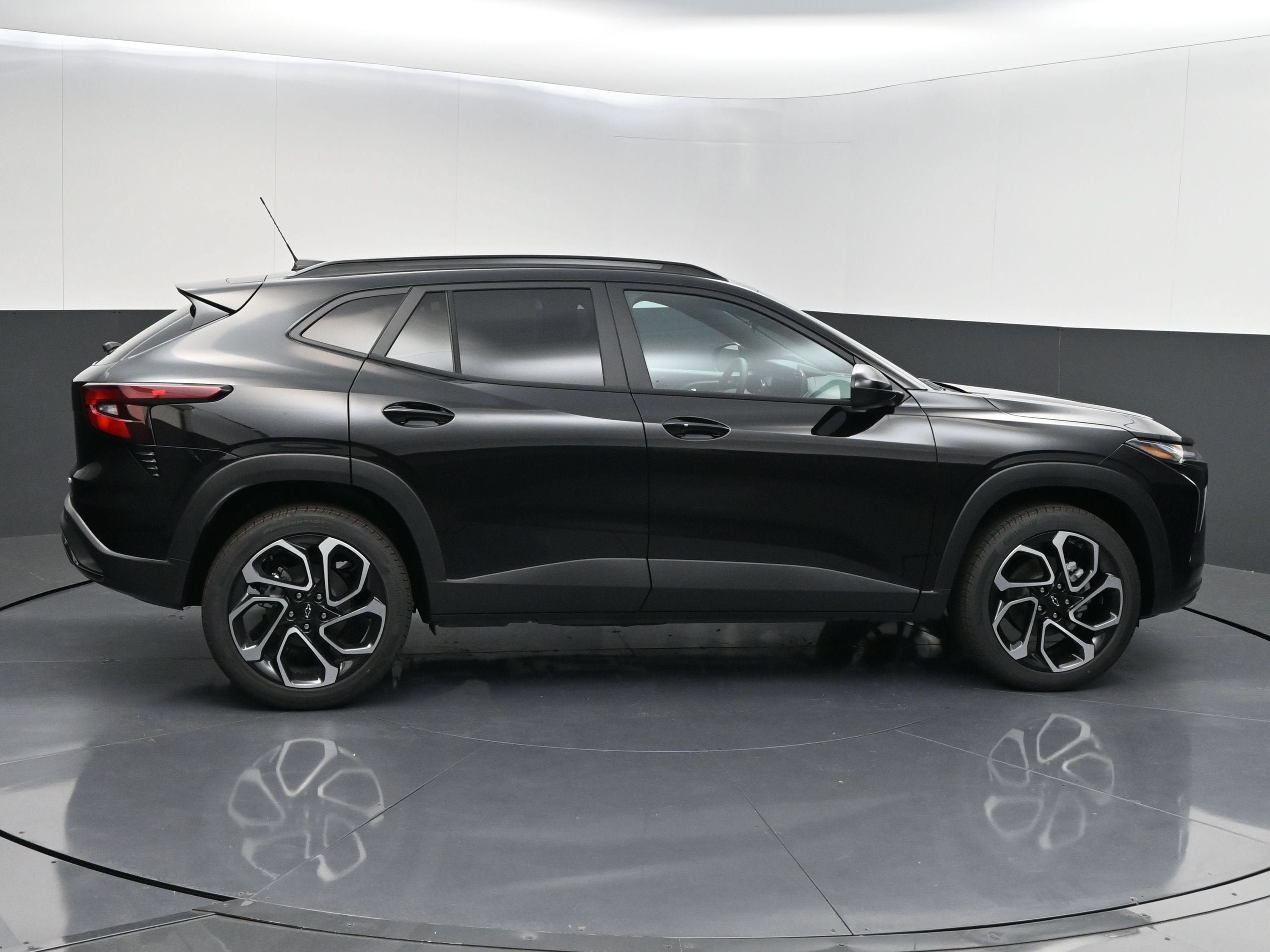 New 2026 Chevrolet Trax RS w/ Sunroof Package FWD image 9