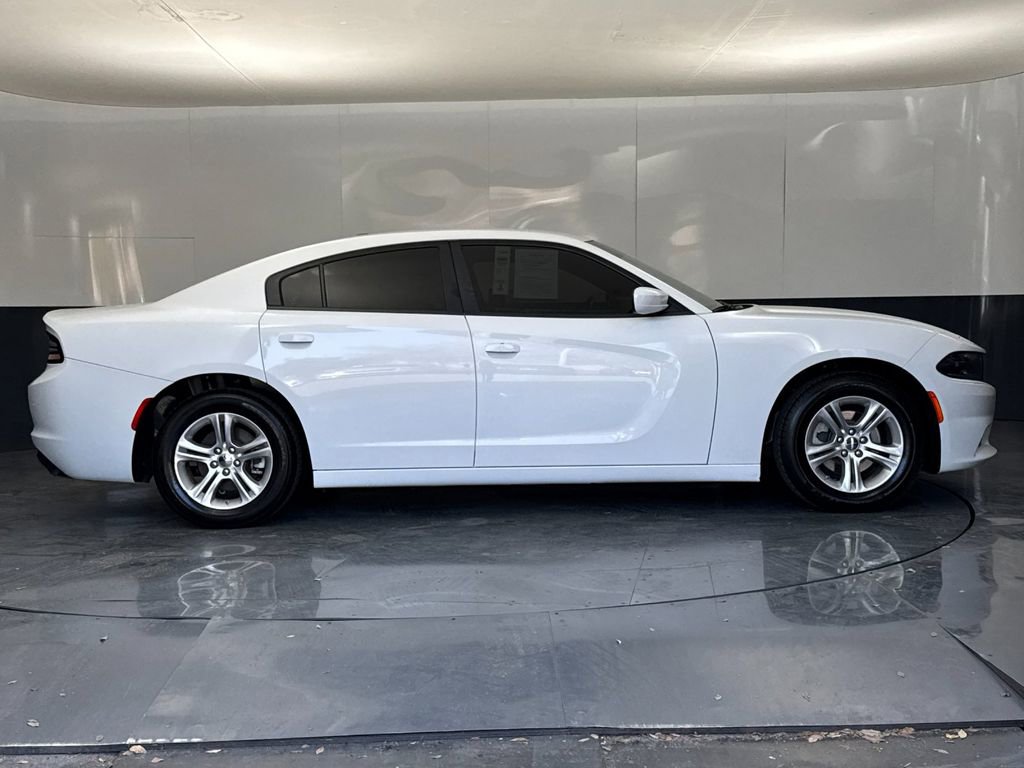 Used 2022 Dodge Charger SXT image 2