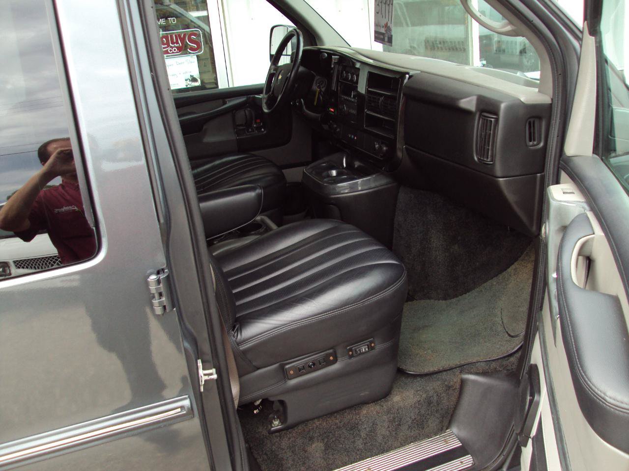 Used 2014 Chevrolet Express 1500 AWD image 24