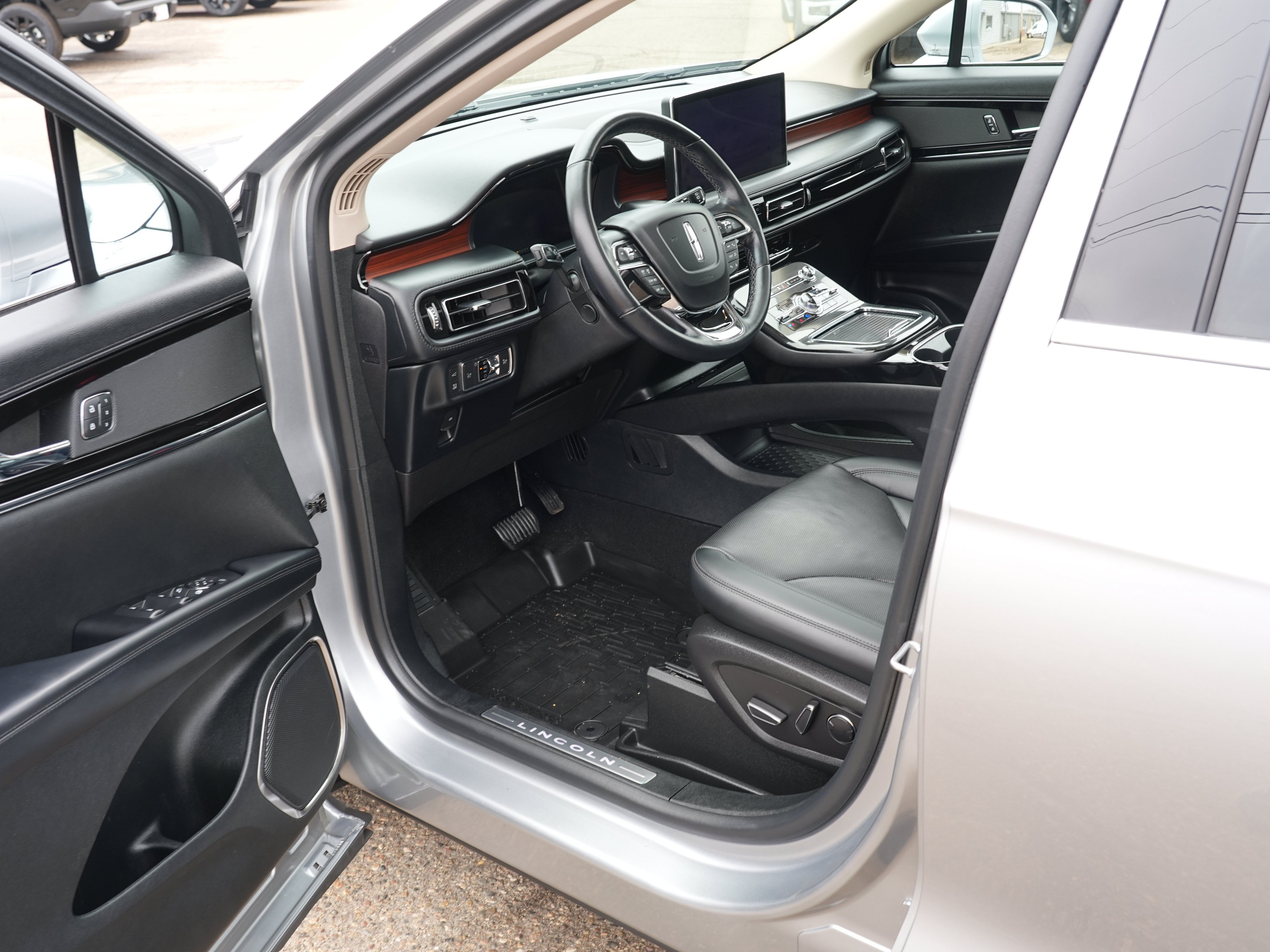 Used 2022 Lincoln Nautilus Reserve AWD/4WD image 15