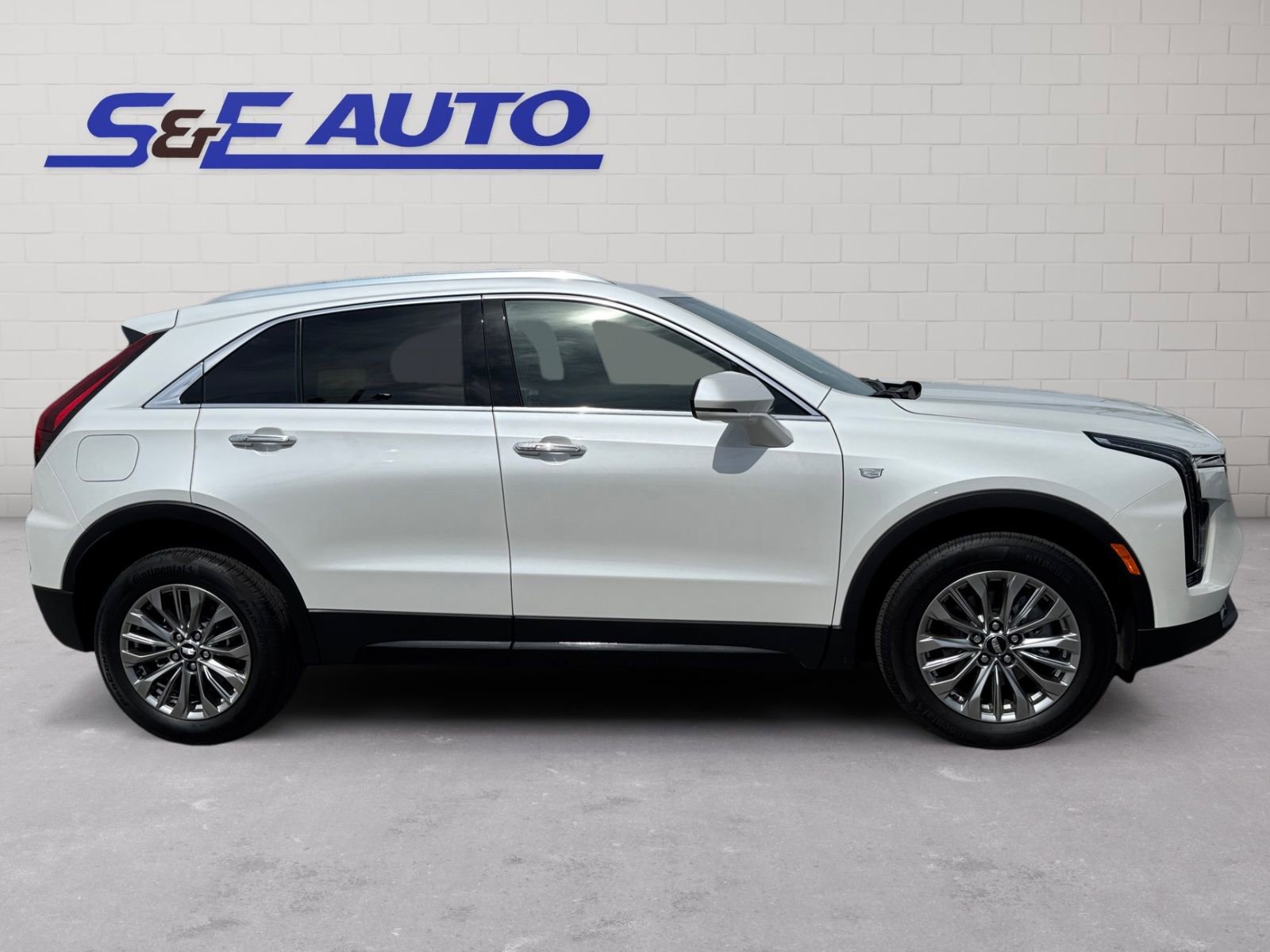 Used 2024 Cadillac XT4 Premium Luxury AWD/4WD image 5