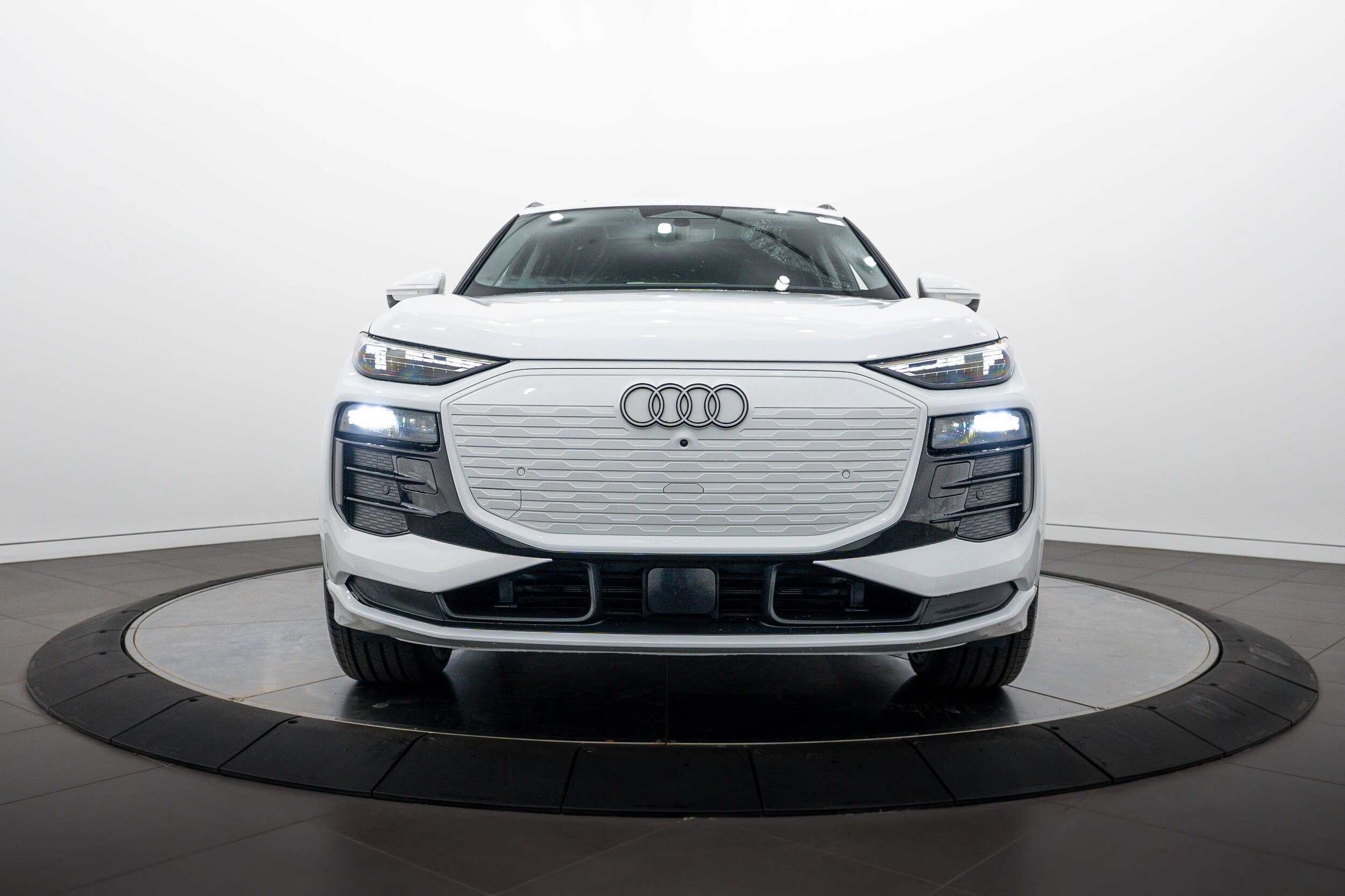 Certified 2025 Audi Q6 e-tron Premium Plus w/ Premium Plus AWD/4WD image 24