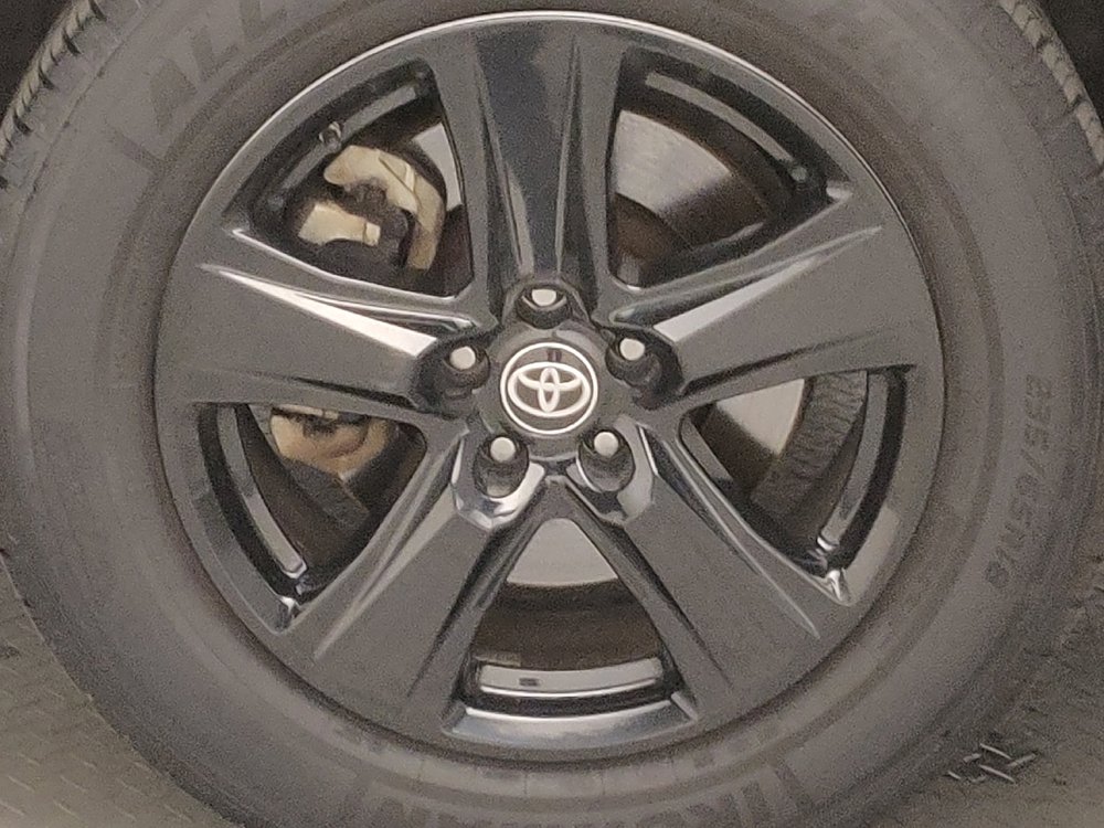 Used 2021 Toyota Highlander LE AWD/4WD image 31