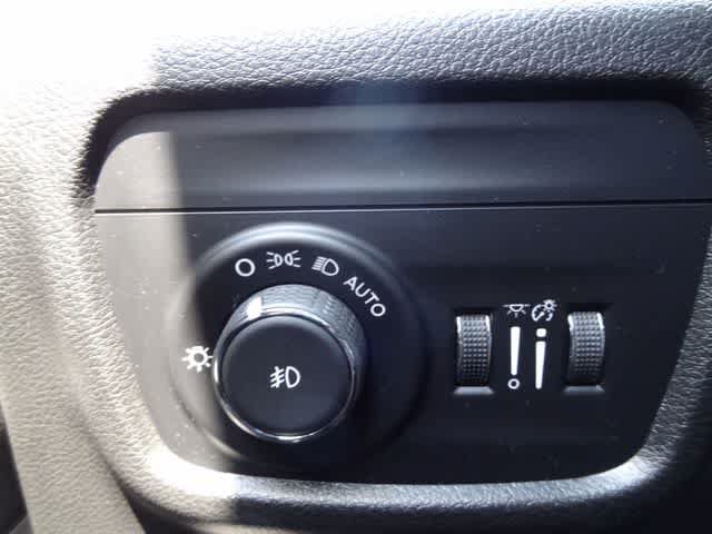 Used 2023 Jeep Grand Cherokee Limited w/ Black Appearance Package AWD/4WD image 22