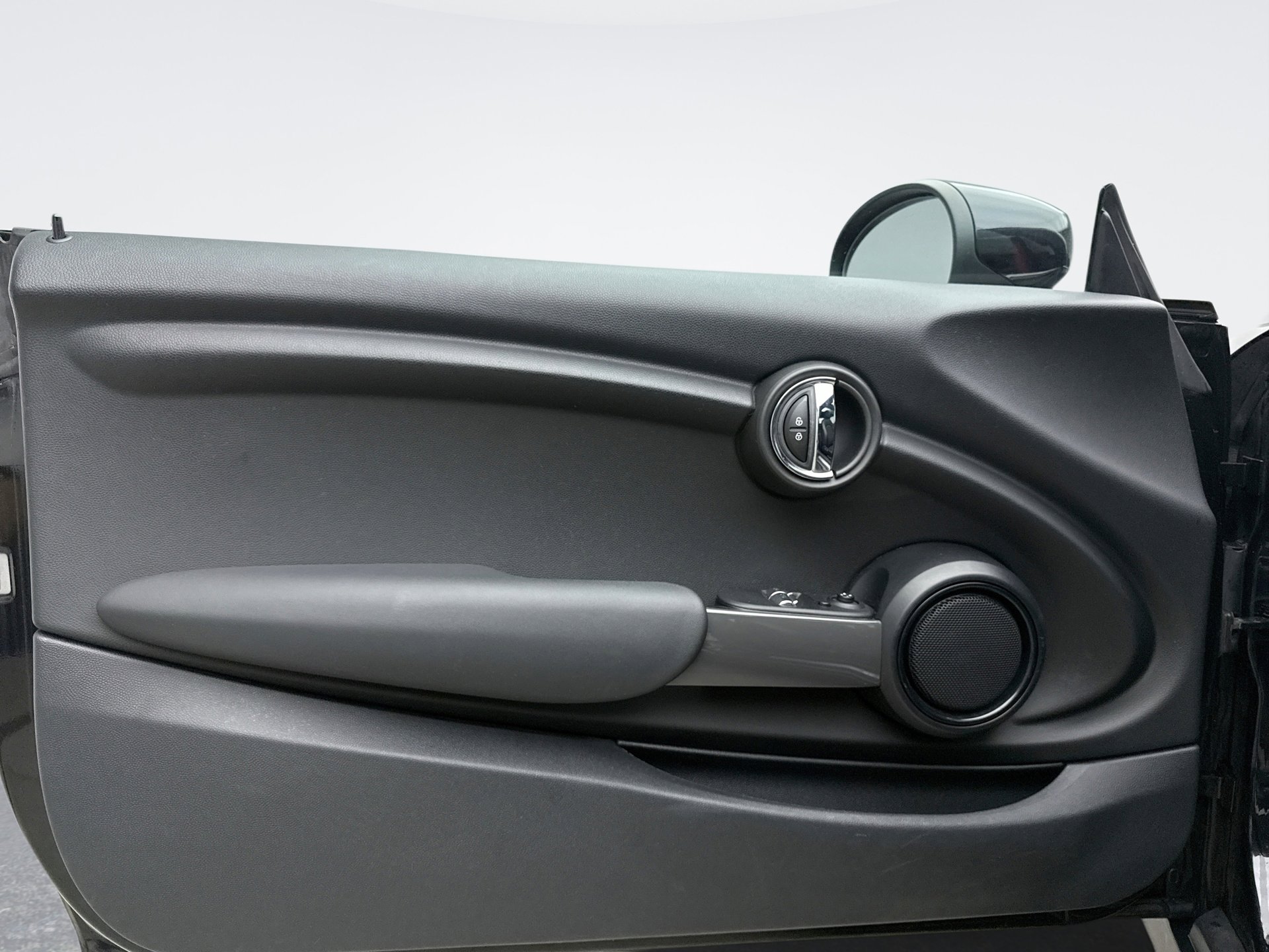 Used 2021 MINI Cooper 2-Door Hardtop image 9