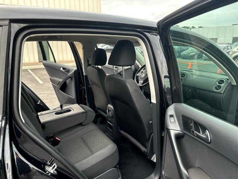 Used 2013 Volkswagen Tiguan S image 39