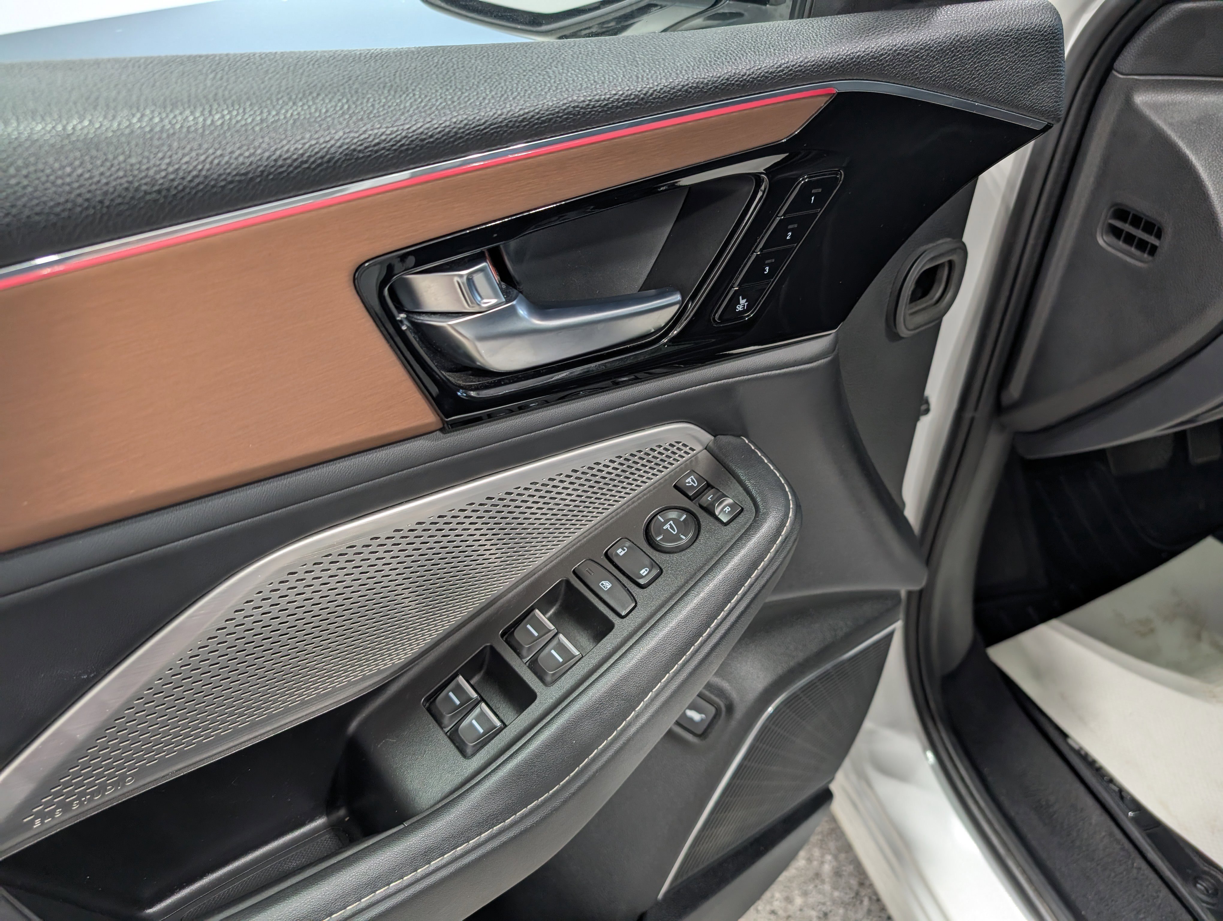 Used 2022 Acura MDX SH-AWD w/ Technology Package image 13