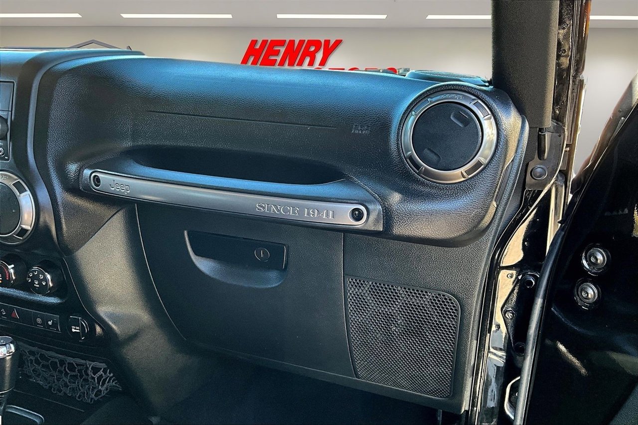 Used 2018 Jeep Wrangler Unlimited Sahara image 24