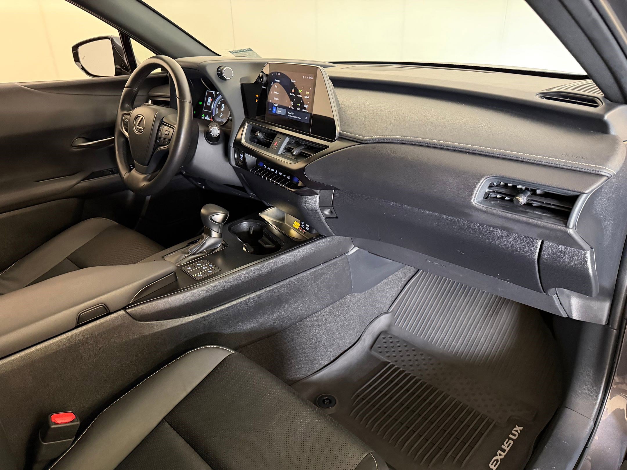 Used 2023 Lexus UX 250h F Sport w/ Accessory Package (Z2) image 30