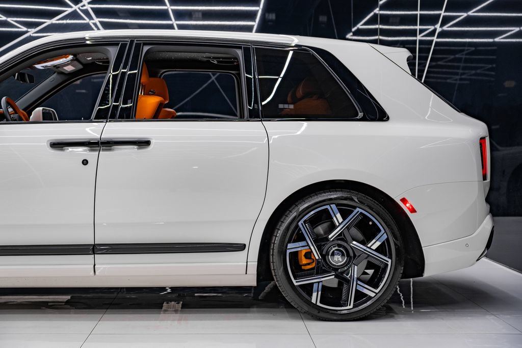 Used 2025 Rolls-Royce Cullinan Black Badge AWD/4WD image 12