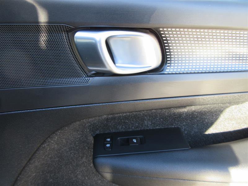 Used 2019 Volvo XC40 T4 R-Design image 30