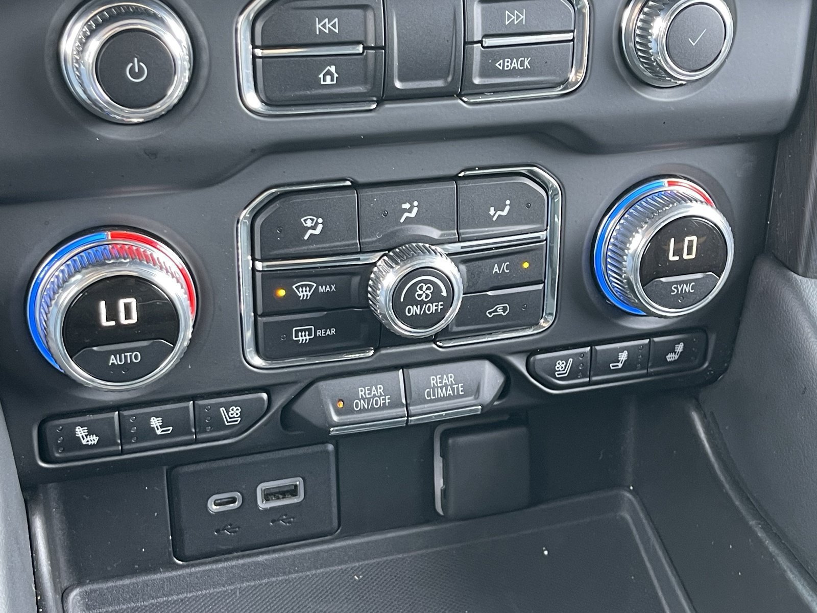 Certified 2021 GMC Yukon AT4 w/ Rear Media and Nav Package AWD/4WD image 24
